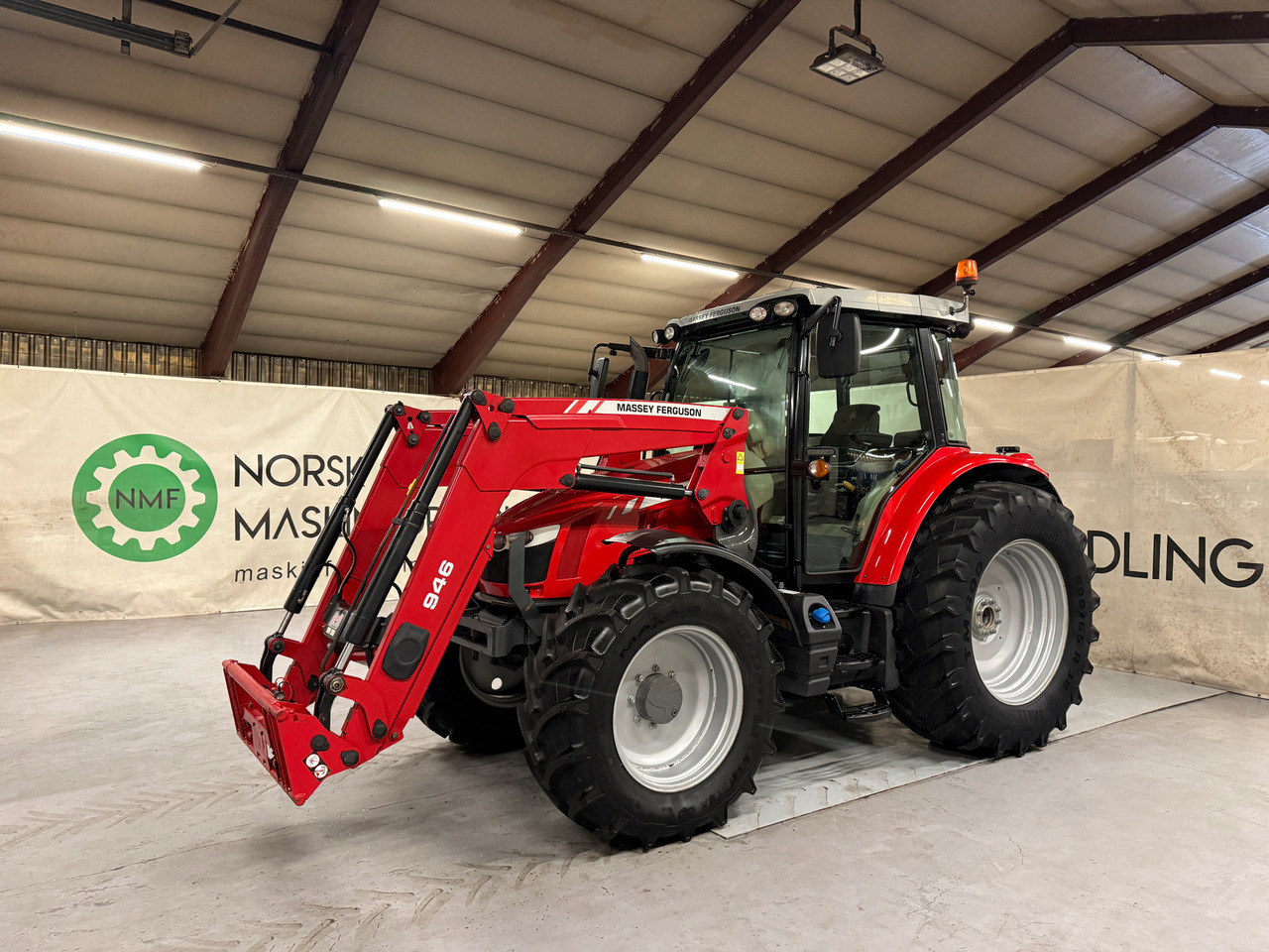 Massey Ferguson 5613 Dyna 4 - Traktor: slika 1 Massey Ferguson 5613 Dyna 4 - Traktor: slika 1