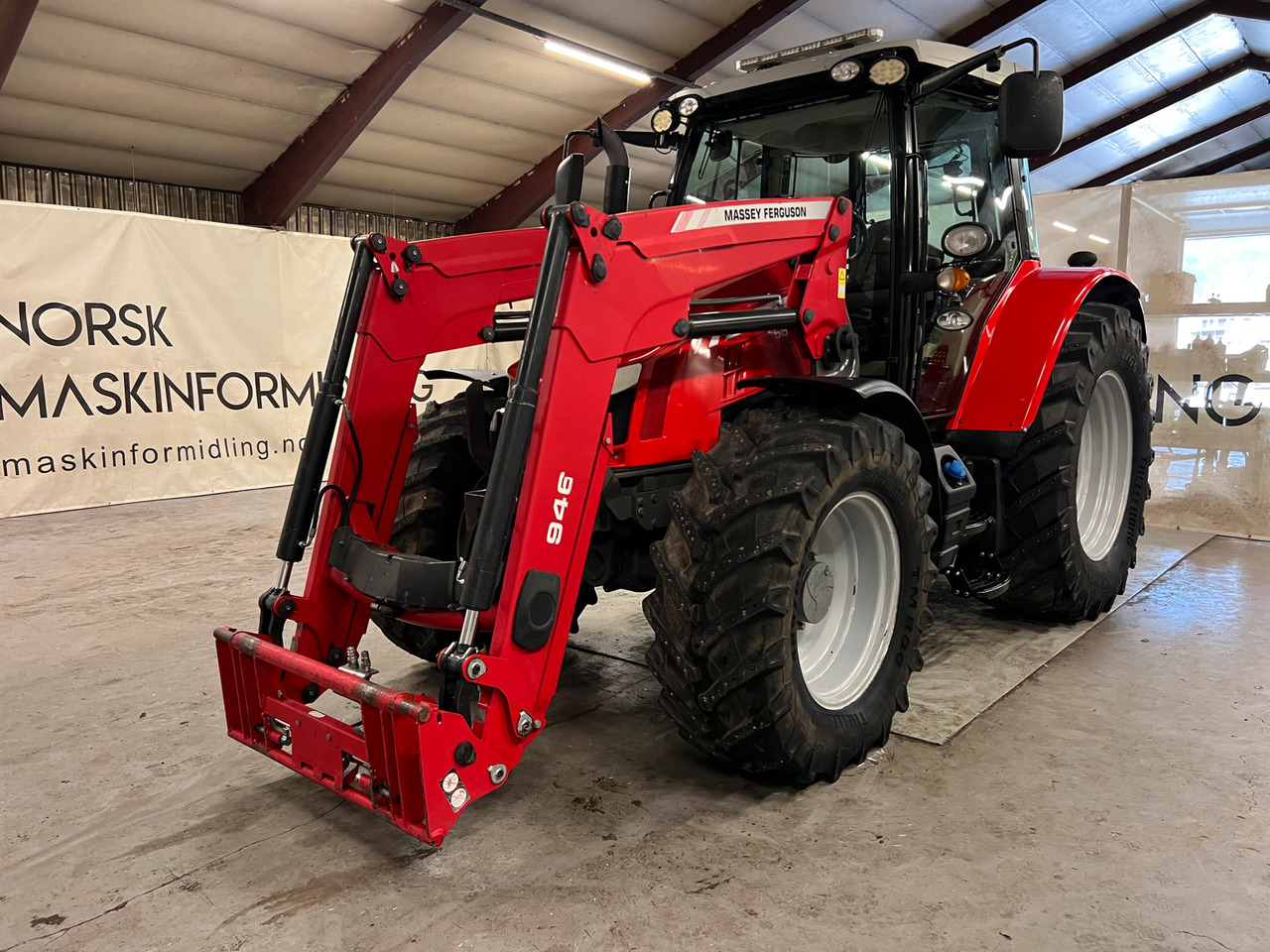 Massey Ferguson 5613 Dyna 6 - Traktor: slika 2 Massey Ferguson 5613 Dyna 6 - Traktor: slika 2