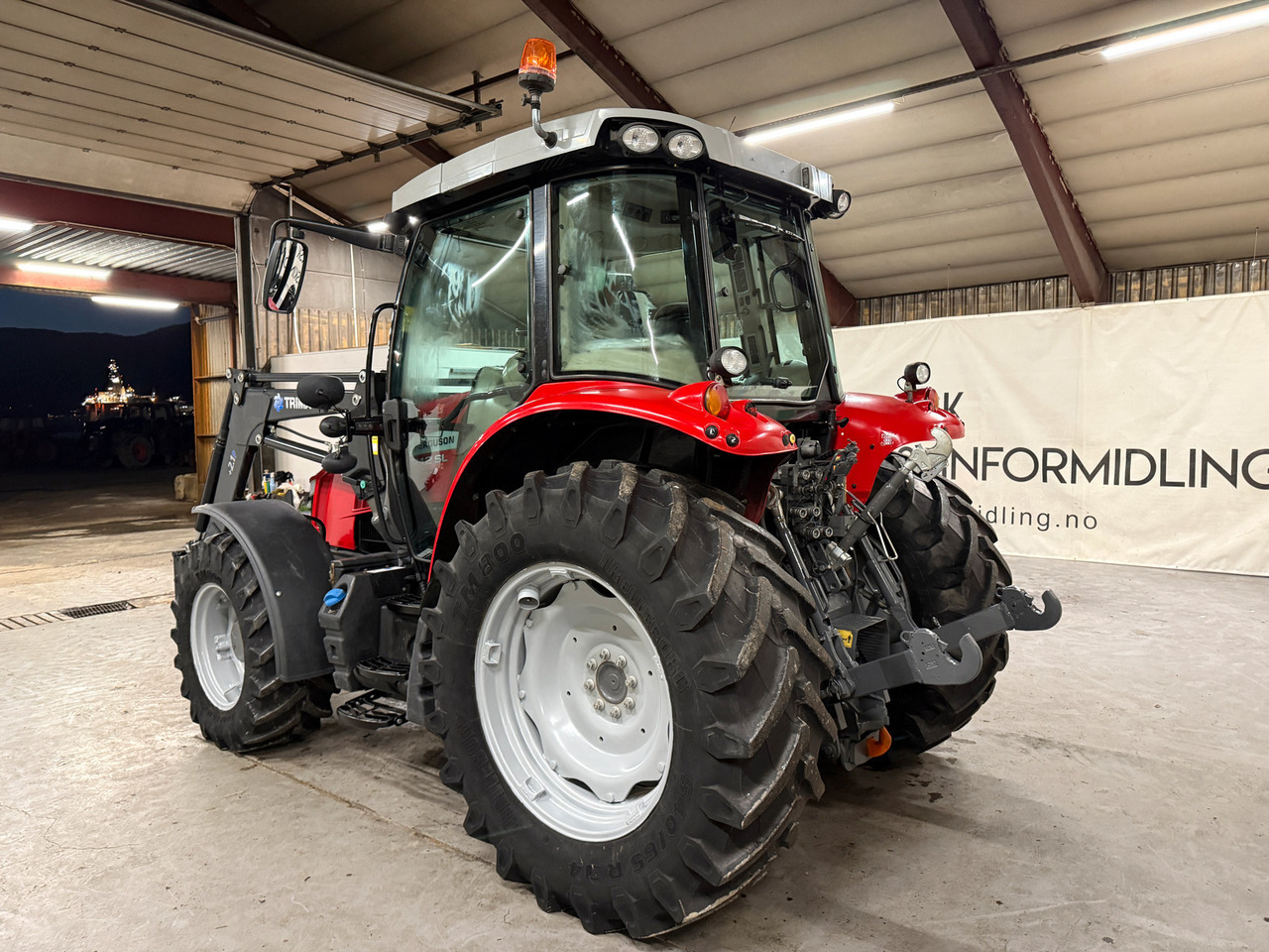 Massey Ferguson 5712 SL Dyna4 - Traktor: slika 3 Massey Ferguson 5712 SL Dyna4 - Traktor: slika 3