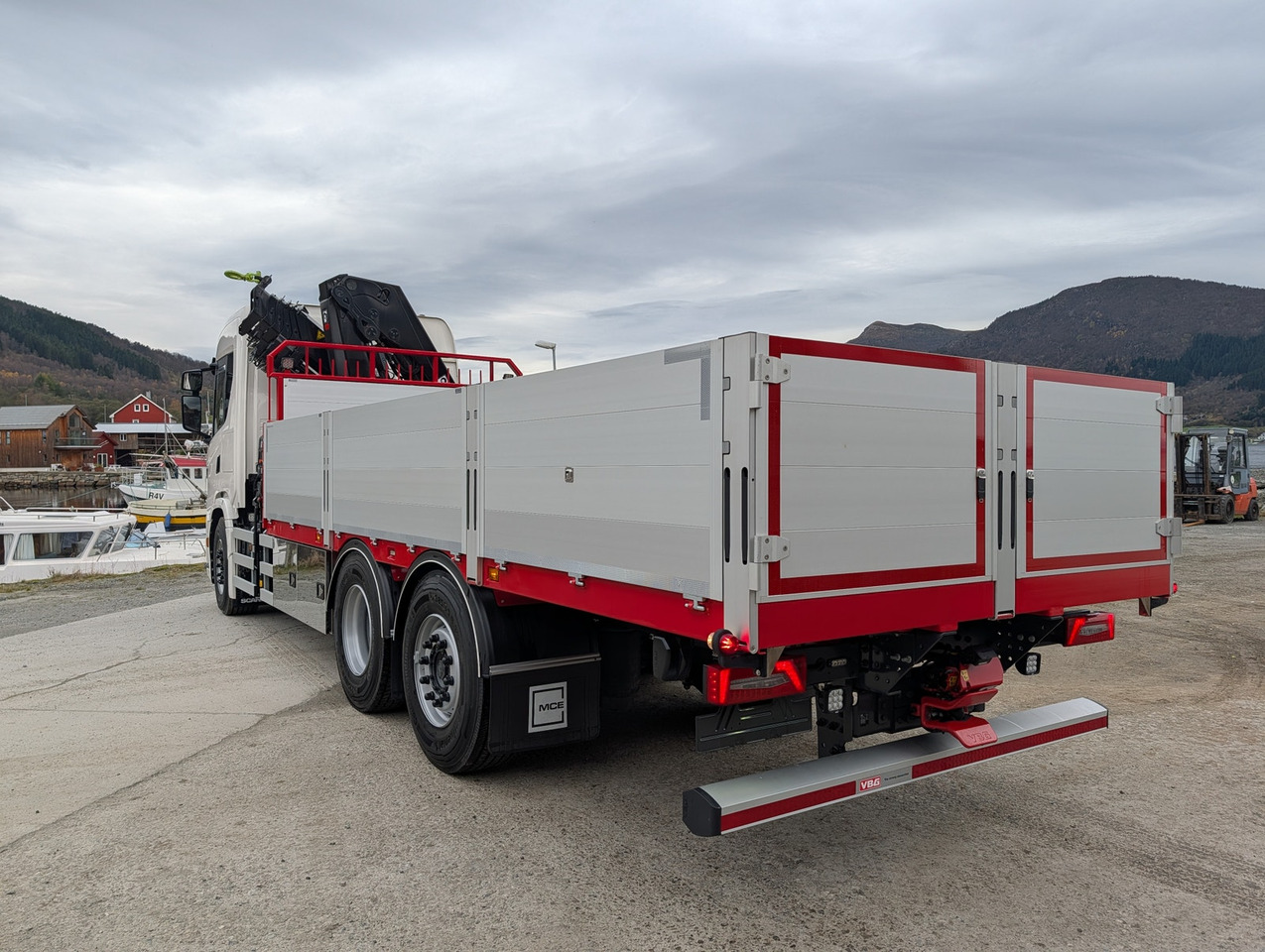 Scania G420 6x2 med HIAB 232-E5 Hipro og MCE påbygg - Kamion sa tovarnim sandukom, Kamion sa dizalicom: slika 5 Scania G420 6x2 med HIAB 232-E5 Hipro og MCE påbygg - Kamion sa tovarnim sandukom, Kamion sa dizalicom: slika 5