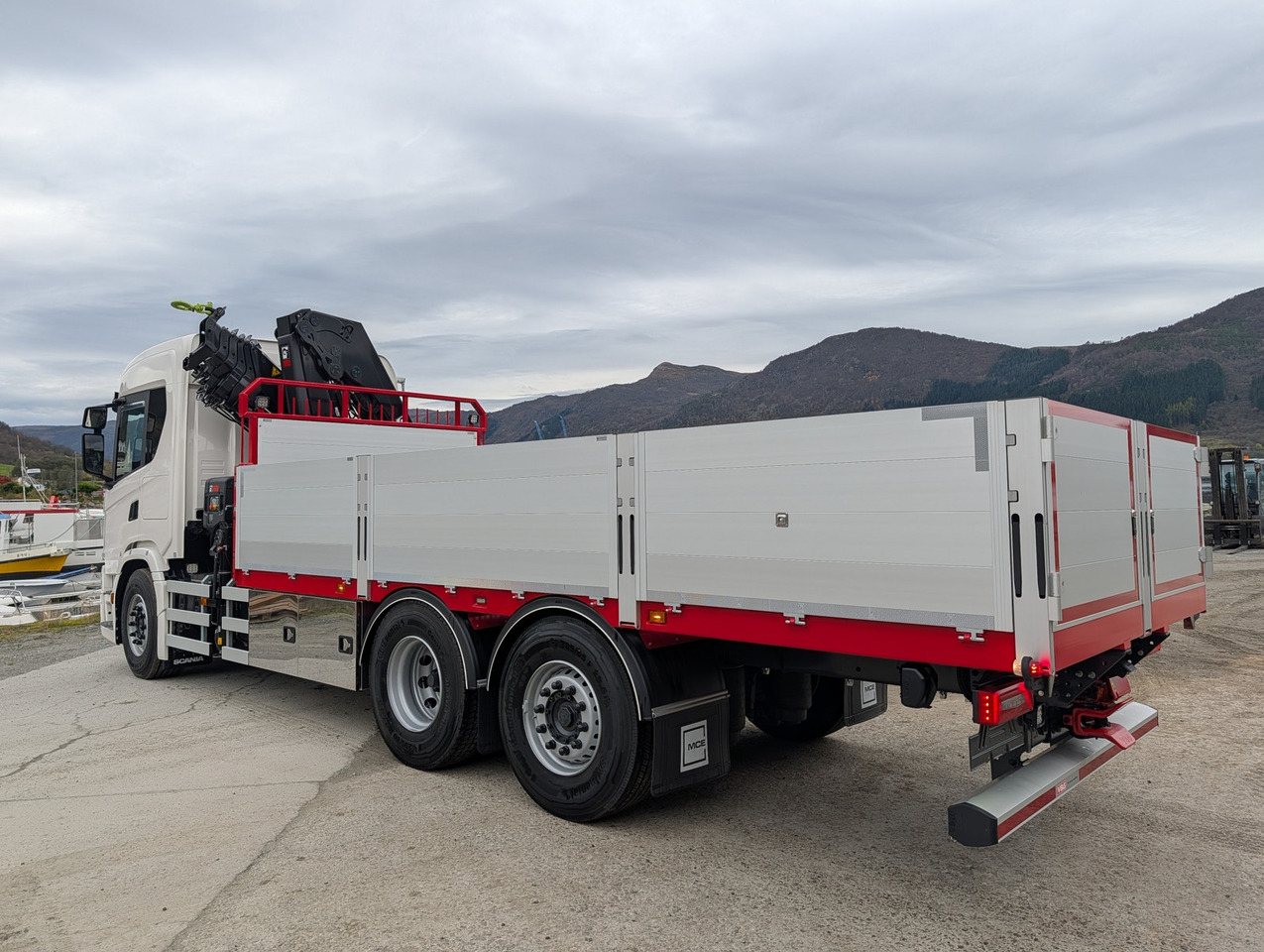 Scania G420 6x2 med HIAB 232-E5 Hipro og MCE påbygg - Kamion sa tovarnim sandukom, Kamion sa dizalicom: slika 4 Scania G420 6x2 med HIAB 232-E5 Hipro og MCE påbygg - Kamion sa tovarnim sandukom, Kamion sa dizalicom: slika 4