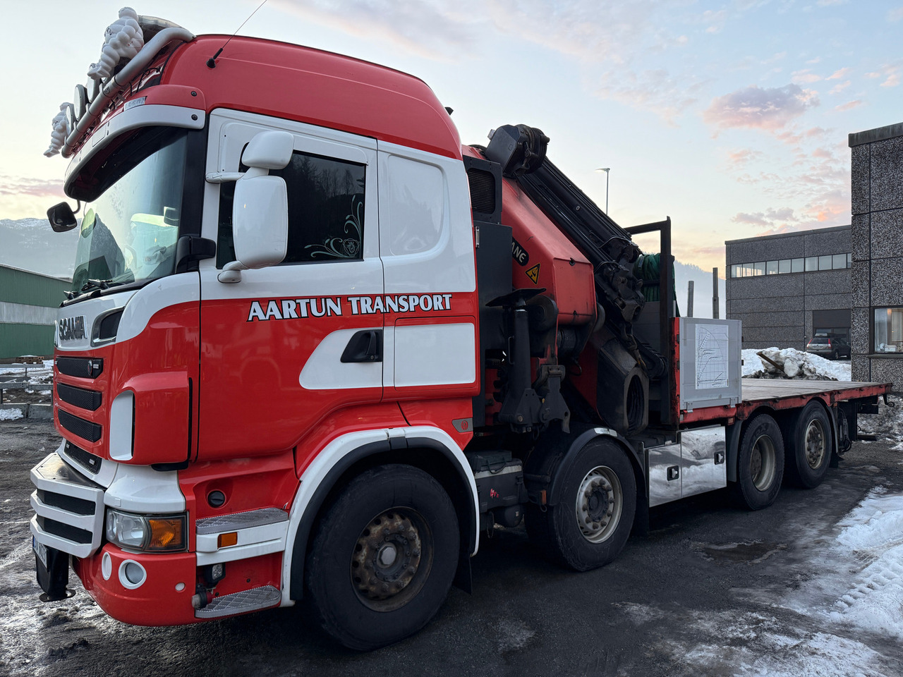 Scania R560 - Kamion sa dizalicom, Kamion sa tovarnim sandukom: slika 2 Scania R560 - Kamion sa dizalicom, Kamion sa tovarnim sandukom: slika 2