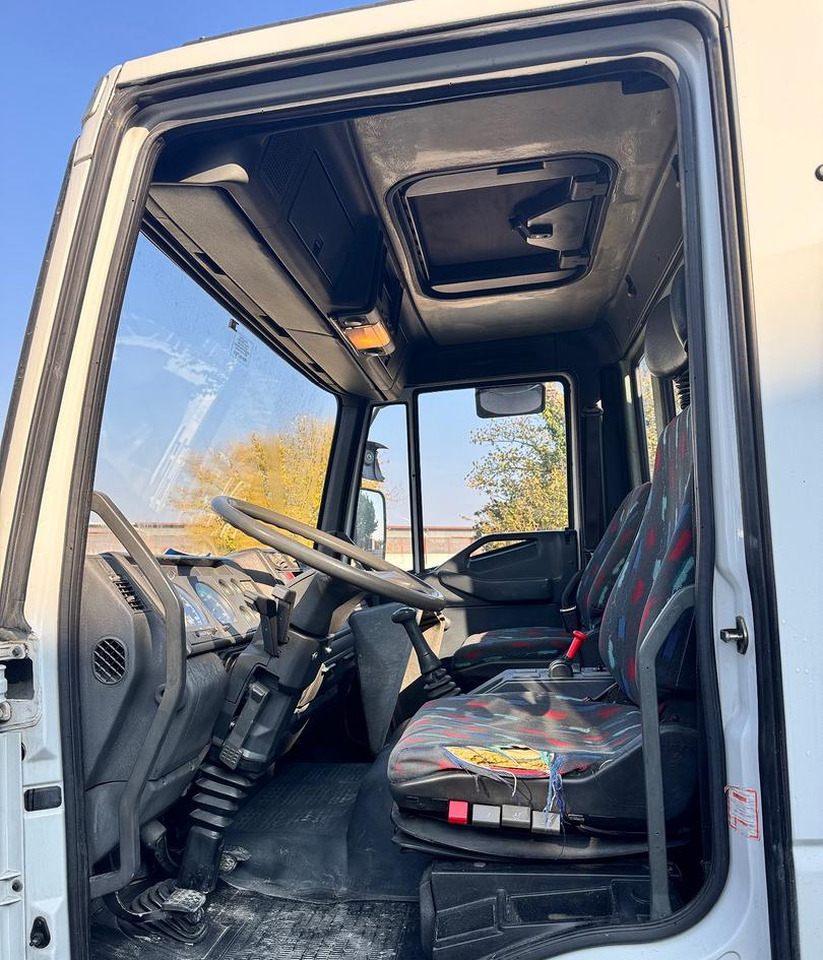 Iveco Eurocargo 150E23 con Gru HIAB - Kamion sa tovarnim sandukom, Kamion sa dizalicom: slika 5 Iveco Eurocargo 150E23 con Gru HIAB - Kamion sa tovarnim sandukom, Kamion sa dizalicom: slika 5