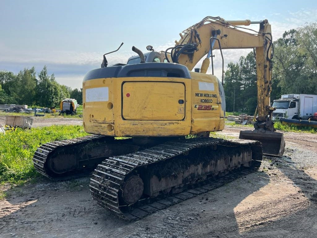 NEW HOLLAND KOBELCO E235BSRLC-2 - Bager guseničar: slika 3 NEW HOLLAND KOBELCO E235BSRLC-2 - Bager guseničar: slika 3