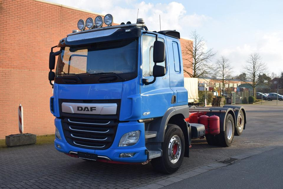 DAF CF 450 6x2 Fahrgestell Klima Navi Lift Retarder - Kamion sa golom šasijom i zatvorenom kabinom: slika 1 DAF CF 450 6x2 Fahrgestell Klima Navi Lift Retarder - Kamion sa golom šasijom i zatvorenom kabinom: slika 1