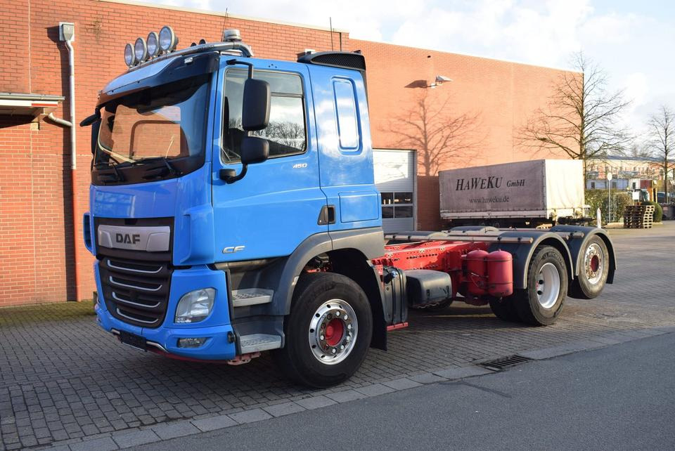 DAF CF 450 6x2 Fahrgestell Klima Navi Lift Retarder - Kamion sa golom šasijom i zatvorenom kabinom: slika 2 DAF CF 450 6x2 Fahrgestell Klima Navi Lift Retarder - Kamion sa golom šasijom i zatvorenom kabinom: slika 2