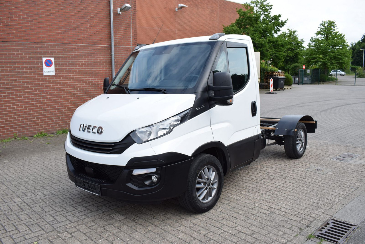 Iveco Daily 35 S21 3,0 Automatik Luftfederung Tempomat - Kamion sa golom šasijom i zatvorenom kabinom: slika 1 Iveco Daily 35 S21 3,0 Automatik Luftfederung Tempomat - Kamion sa golom šasijom i zatvorenom kabinom: slika 1