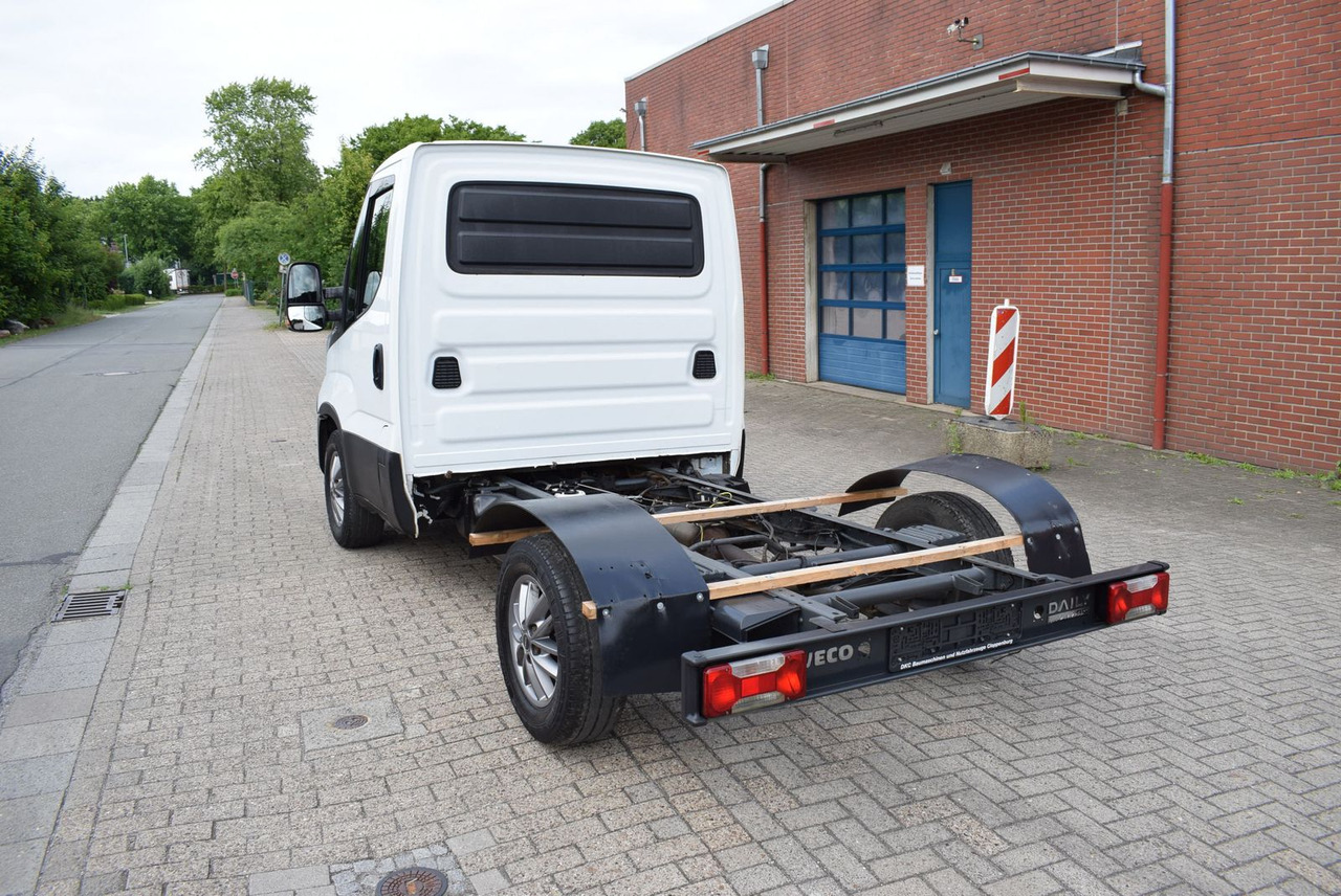 Iveco Daily 35 S21 3,0 Automatik Luftfederung Tempomat - Kamion sa golom šasijom i zatvorenom kabinom: slika 5 Iveco Daily 35 S21 3,0 Automatik Luftfederung Tempomat - Kamion sa golom šasijom i zatvorenom kabinom: slika 5