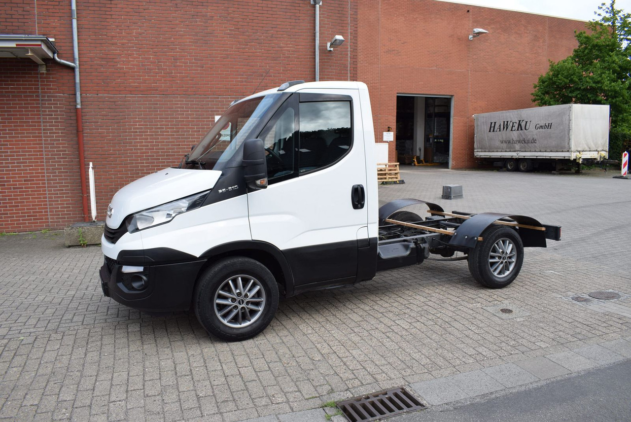 Iveco Daily 35 S21 3,0 Automatik Luftfederung Tempomat - Kamion sa golom šasijom i zatvorenom kabinom: slika 2 Iveco Daily 35 S21 3,0 Automatik Luftfederung Tempomat - Kamion sa golom šasijom i zatvorenom kabinom: slika 2