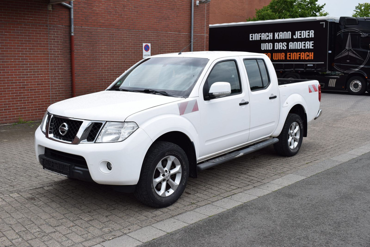 Nissan Navara Double Cab SE 4x4 Automatik Hardtop AHK - SUVSUV: slika 5 Nissan Navara Double Cab SE 4x4 Automatik Hardtop AHK - SUVSUV: slika 5