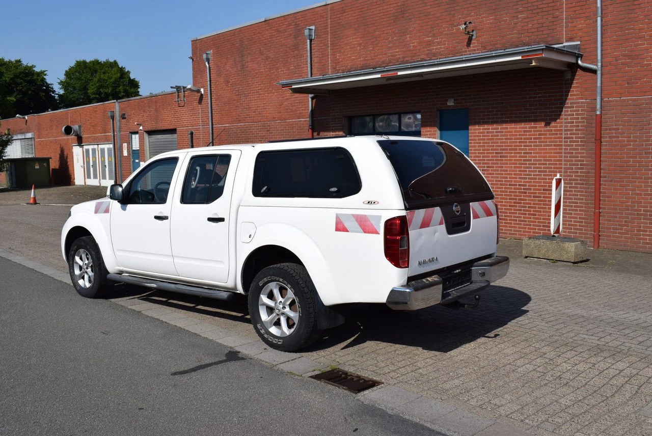 Nissan Navara Double Cab SE 4x4 Automatik Hardtop AHK - SUVSUV: slika 3 Nissan Navara Double Cab SE 4x4 Automatik Hardtop AHK - SUVSUV: slika 3