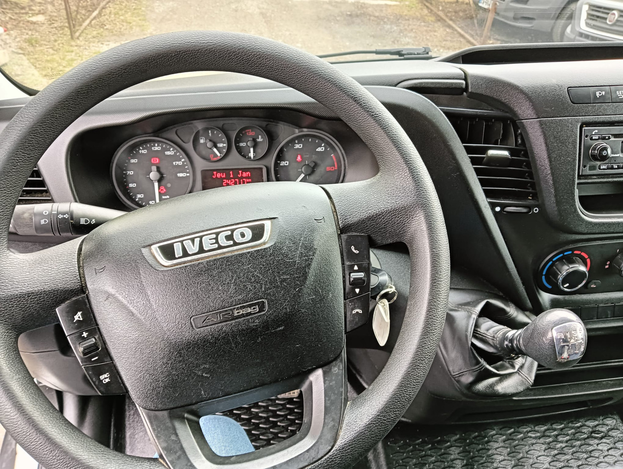 IVECO DAILY 35C14 WYWROTKA KIPER NR 820 - Dostavno vozilo istovarivač: slika 3 IVECO DAILY 35C14 WYWROTKA KIPER NR 820 - Dostavno vozilo istovarivač: slika 3