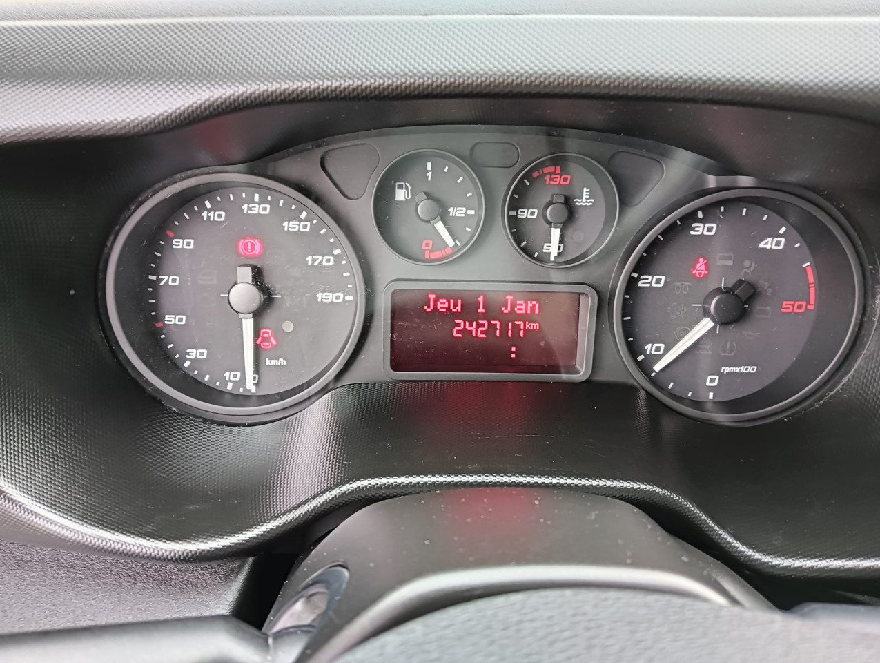 IVECO DAILY 35C14 WYWROTKA KIPER NR 820 - Dostavno vozilo istovarivač: slika 4 IVECO DAILY 35C14 WYWROTKA KIPER NR 820 - Dostavno vozilo istovarivač: slika 4