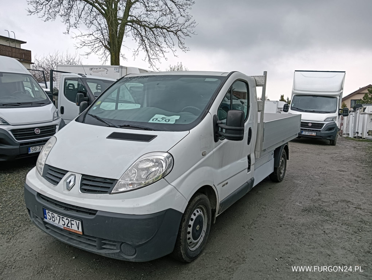 RENAULT TRAFIC PLATFORMA DO ZABUDOWY NR 625 - Dostavno vozilo istovarivač: slika 4 RENAULT TRAFIC PLATFORMA DO ZABUDOWY NR 625 - Dostavno vozilo istovarivač: slika 4
