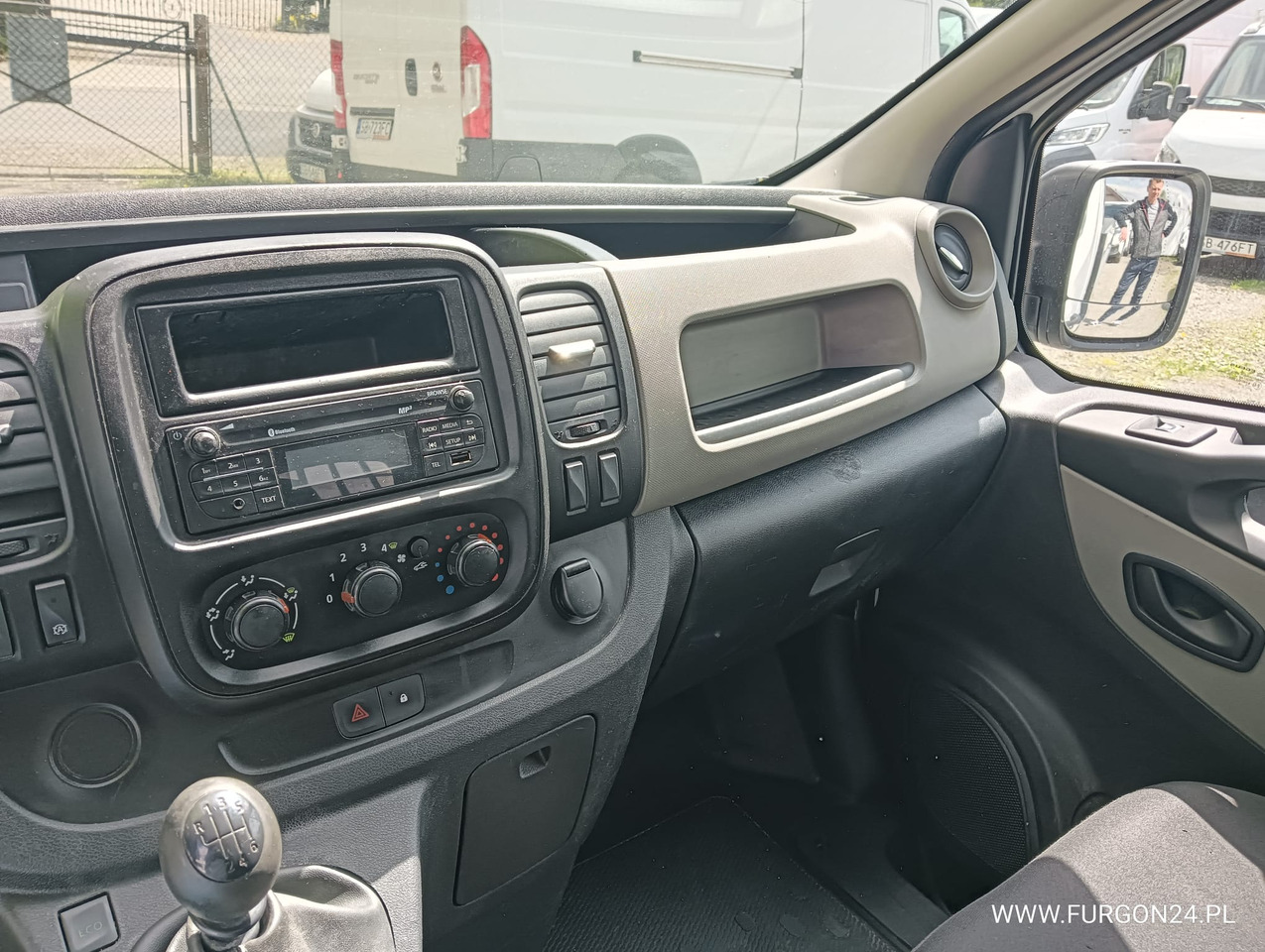 Dostavno vozilo sa otvorenom sandukom RENAULT TRAFIC SKRZYNIA PAKA Z NAJAZDAMI I PÓŁKAMI NR 689: slika 17