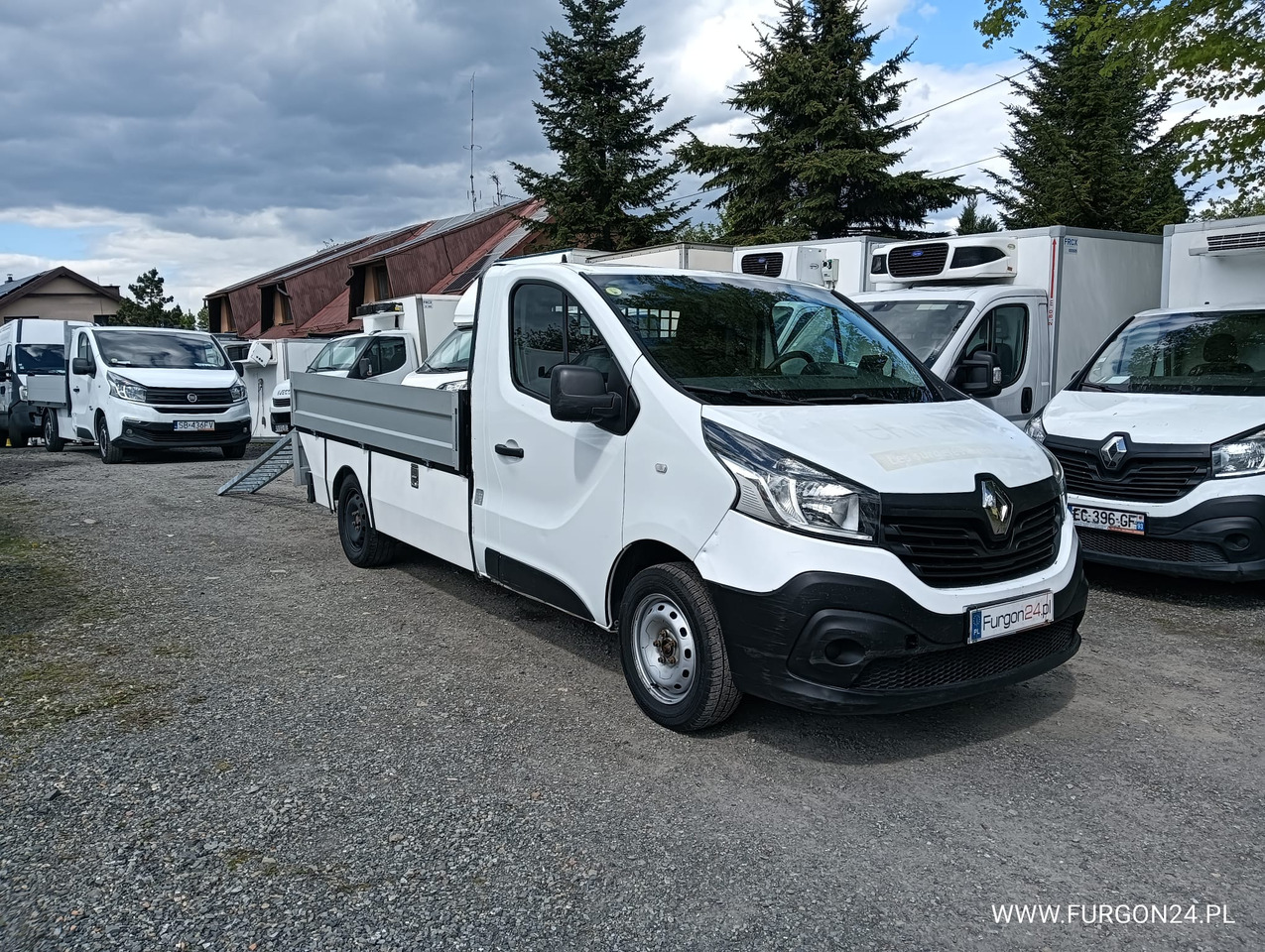 RENAULT TRAFIC SKRZYNIA PAKA Z NAJAZDAMI I PÓŁKAMI NR 689 - Dostavno vozilo sa otvorenom sandukom: slika 3 RENAULT TRAFIC SKRZYNIA PAKA Z NAJAZDAMI I PÓŁKAMI NR 689 - Dostavno vozilo sa otvorenom sandukom: slika 3