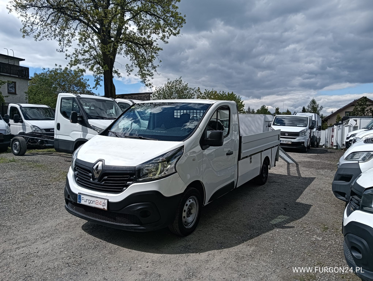 RENAULT TRAFIC SKRZYNIA PAKA Z NAJAZDAMI I PÓŁKAMI NR 689 - Dostavno vozilo sa otvorenom sandukom: slika 1 RENAULT TRAFIC SKRZYNIA PAKA Z NAJAZDAMI I PÓŁKAMI NR 689 - Dostavno vozilo sa otvorenom sandukom: slika 1