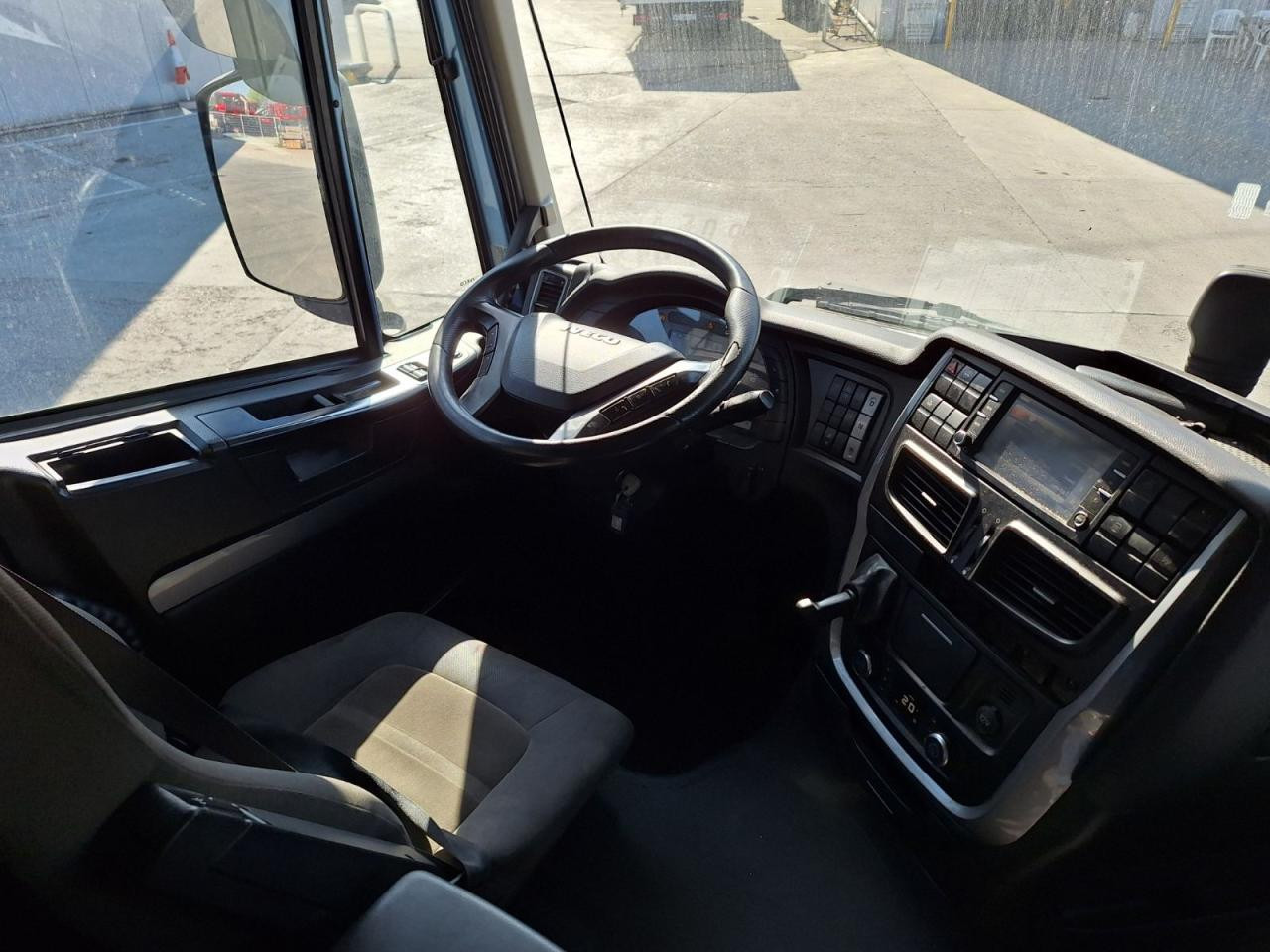 Interior photo 1: IVECO Stralis NP AS440S40T/P NG IVECO Stralis NP AS440S40T/P NG