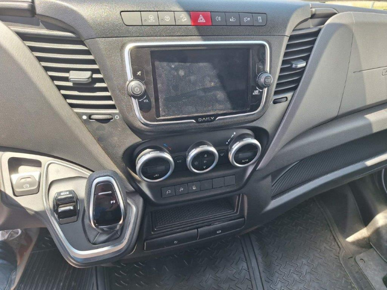 IVECO 35S14E/P - Furgon, Električno dostavno vozilo: slika 2 IVECO 35S14E/P - Furgon, Električno dostavno vozilo: slika 2