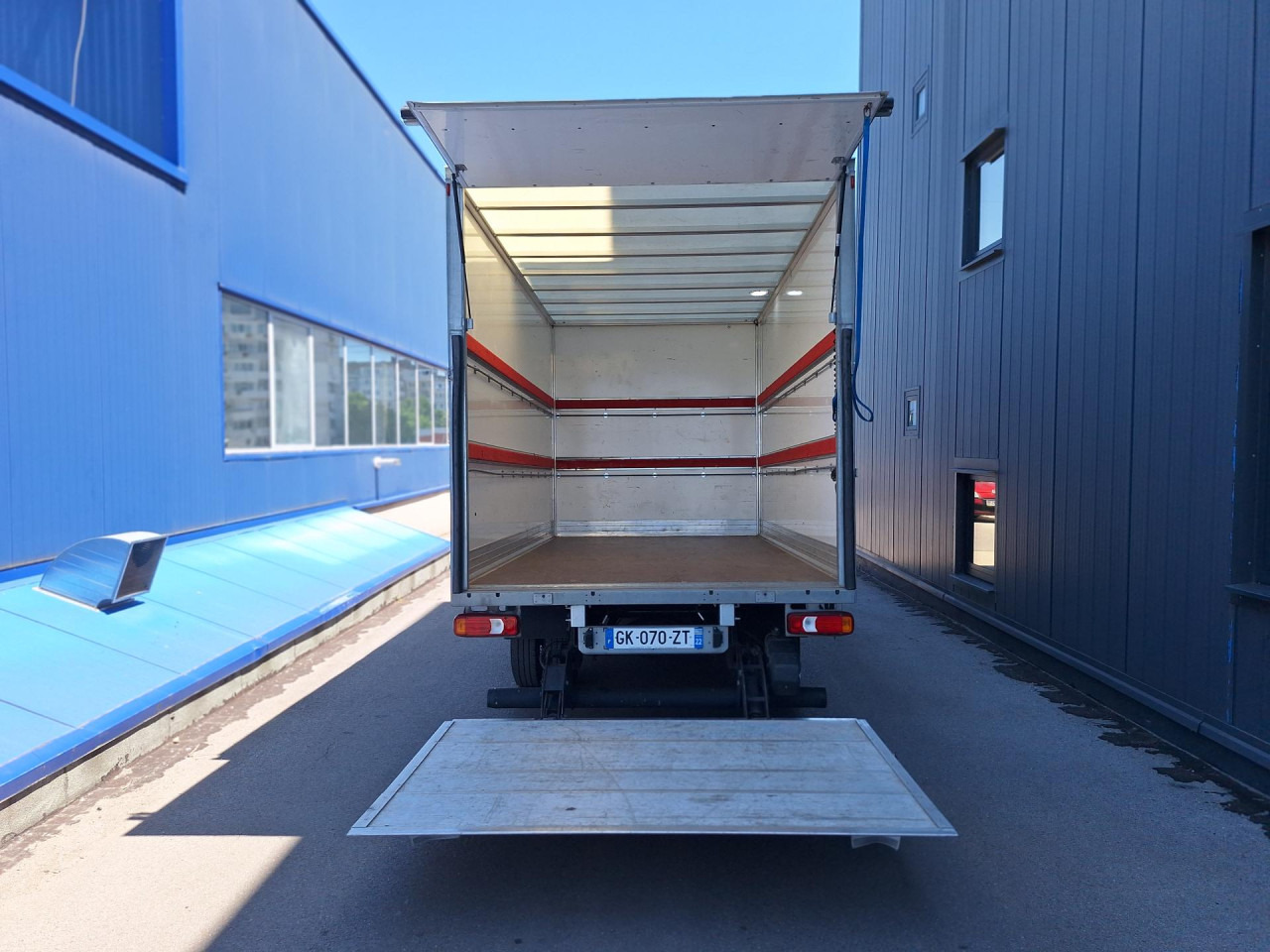 IVECO Daily 35 C 16 - Dostavno vozilo sa zatvorenim sandukom: slika 3 IVECO Daily 35 C 16 - Dostavno vozilo sa zatvorenim sandukom: slika 3