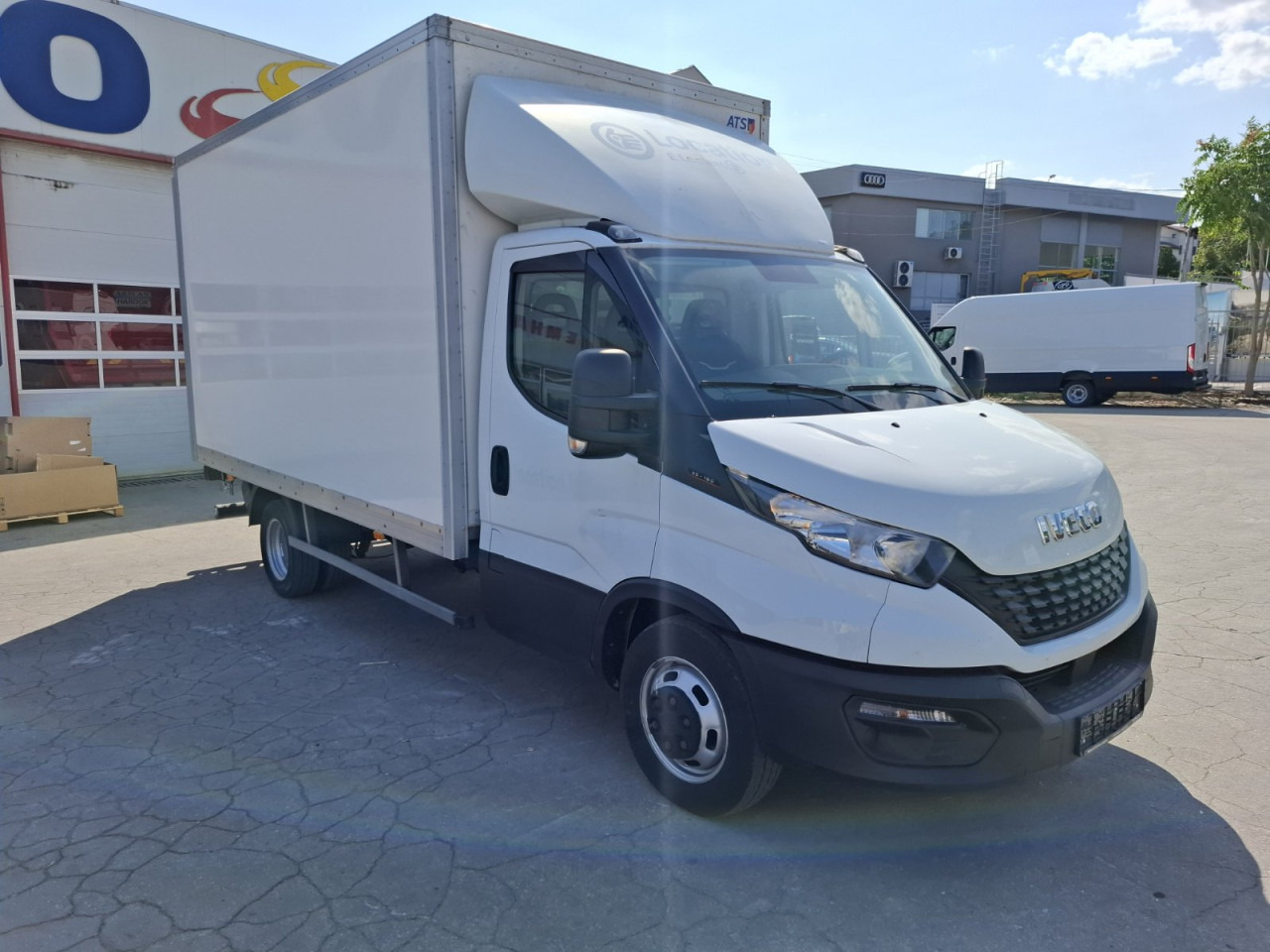 IVECO Daily 35C16H3.0 box/lift - Dostavno vozilo sa zatvorenim sandukom: slika 1 IVECO Daily 35C16H3.0 box/lift - Dostavno vozilo sa zatvorenim sandukom: slika 1