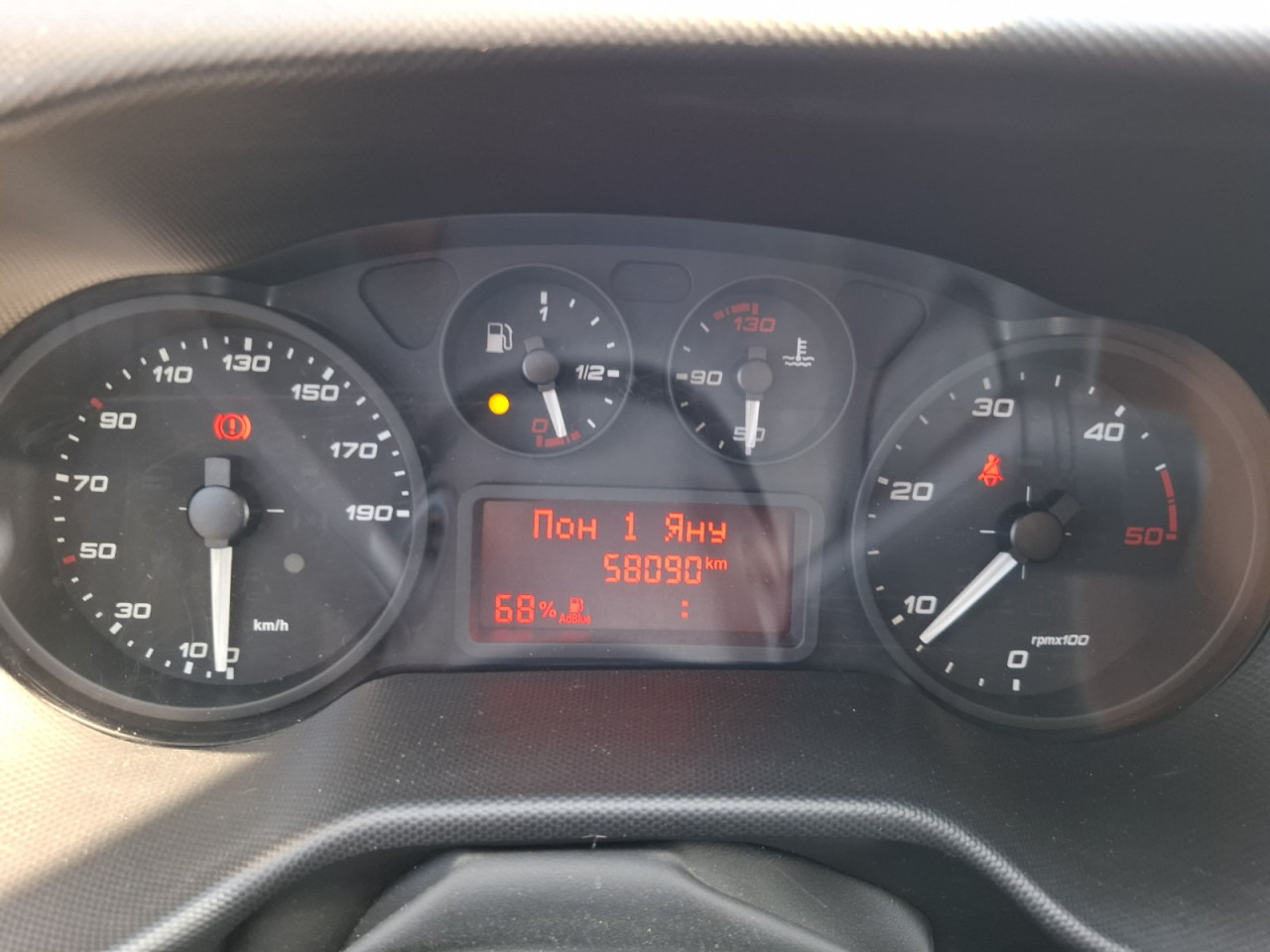IVECO Daily 35C16H3.0 box/lift - Dostavno vozilo sa zatvorenim sandukom: slika 4 IVECO Daily 35C16H3.0 box/lift - Dostavno vozilo sa zatvorenim sandukom: slika 4