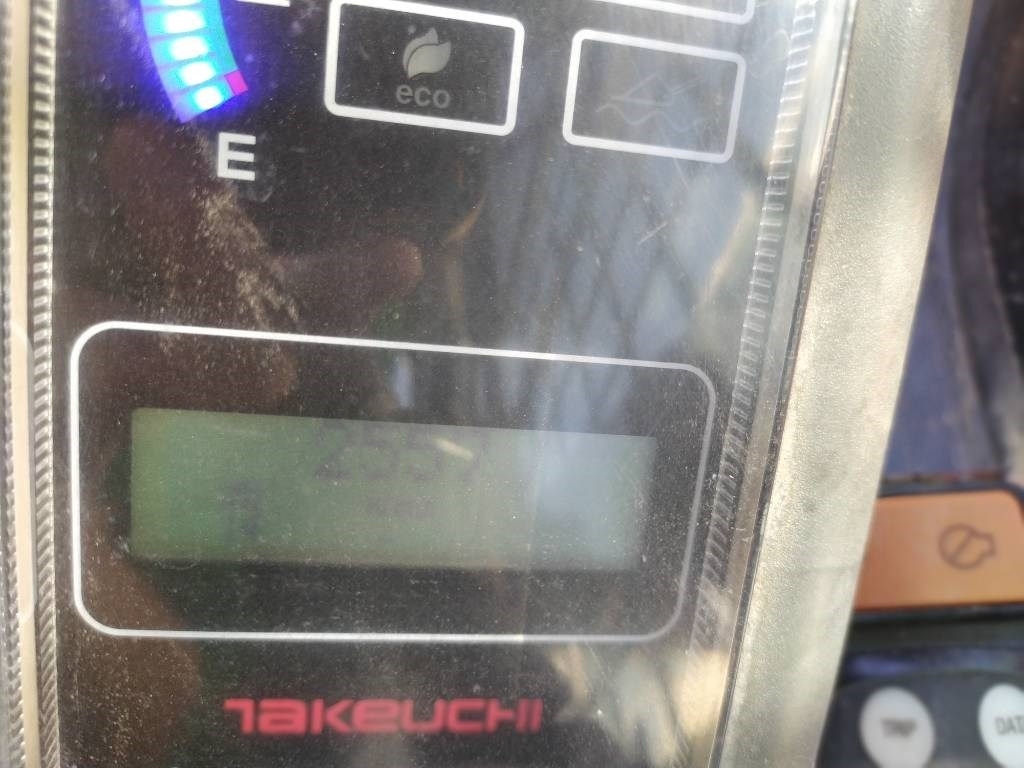 Takeuchi TL 8 - Mini utovarivač: slika 5 Takeuchi TL 8 - Mini utovarivač: slika 5