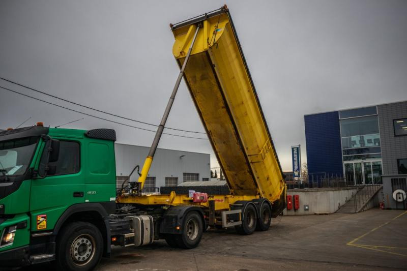 Fruehauf BENNE ENROCHEMENT - Poluprikolica istovarivača: slika 1 Fruehauf BENNE ENROCHEMENT - Poluprikolica istovarivača: slika 1