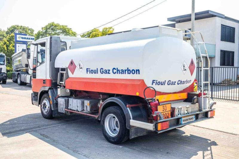 Iveco 85E15+ CITERNE 5000 L - Kamion cisterna: slika 4 Iveco 85E15+ CITERNE 5000 L - Kamion cisterna: slika 4