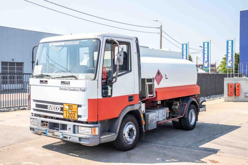 Iveco 85E15+ CITERNE 5000 L - Kamion cisterna: slika 1 Iveco 85E15+ CITERNE 5000 L - Kamion cisterna: slika 1