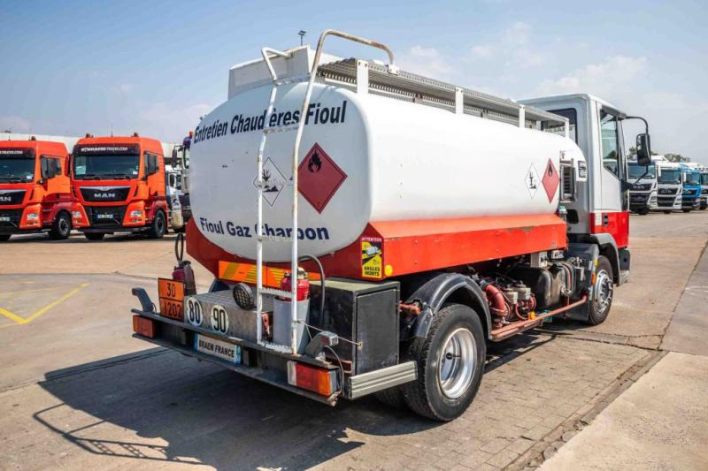 Iveco 85E15+ CITERNE 5000 L - Kamion cisterna: slika 3 Iveco 85E15+ CITERNE 5000 L - Kamion cisterna: slika 3