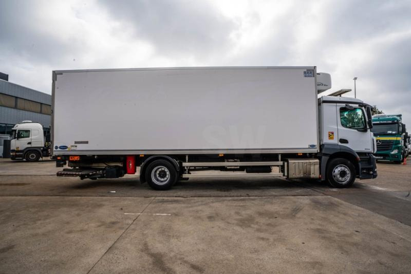 Mercedes ANTOS 1833 +CARRIER SUPRA MULTI 1250Mt+DHOLLANDIA 2.5T - Hladnjača: slika 3 Mercedes ANTOS 1833 +CARRIER SUPRA MULTI 1250Mt+DHOLLANDIA 2.5T - Hladnjača: slika 3