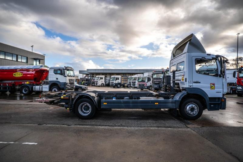 Mercedes ATEGO 1224 // HAYON DHOLLANDIA - Kamion za prevoz kontejnera/ Kamion sa promenjivim sandukom: slika 3 Mercedes ATEGO 1224 // HAYON DHOLLANDIA - Kamion za prevoz kontejnera/ Kamion sa promenjivim sandukom: slika 3