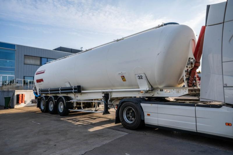 SPITZER SILO SK2458 CAL 60m3 - Poluprikolica: slika 2 SPITZER SILO SK2458 CAL 60m3 - Poluprikolica: slika 2