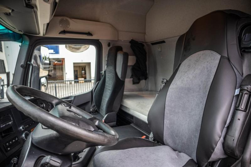 Interior photo 1: Mercedes AROCS 1846 LS (No Actros) Mercedes AROCS 1846 LS (No Actros) Interior photo 1: Mercedes AROCS 1846 LS (No Actros) Mercedes AROCS 1846 LS (No Actros)