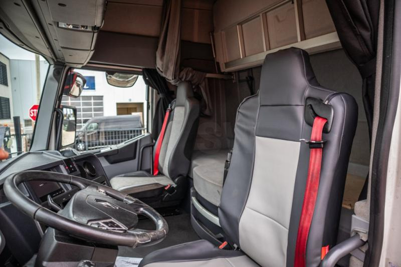 Interior photo 1: Tegljač Renault T520+INTARDER+BIG AXLE+ 70Ton