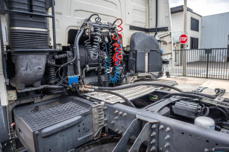 Volvo FH460+E6+Kiphydr. - Tegljač: slika 5 Volvo FH460+E6+Kiphydr. - Tegljač: slika 5