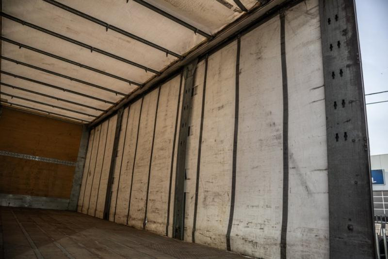 Kamion sa ceradom Volvo FM330-6x2-10 pneus/tires-intarder: slika 8