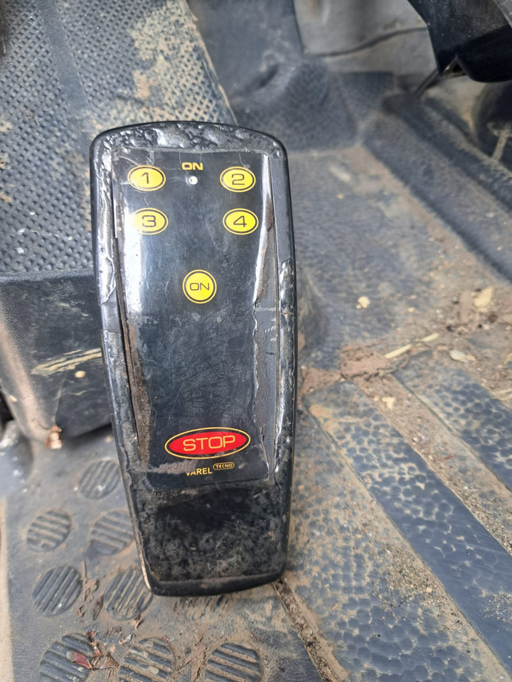 MERCEDES-BENZ 1823 - Kamion za prevoz automobila: slika 3 MERCEDES-BENZ 1823 - Kamion za prevoz automobila: slika 3