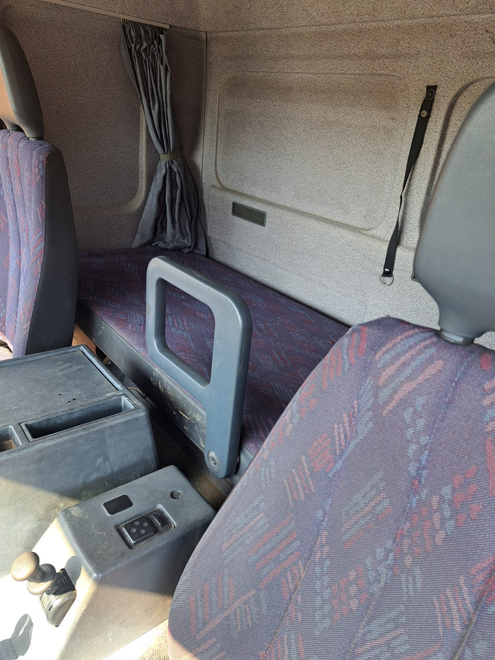 MERCEDES-BENZ 1823 - Kamion za prevoz automobila: slika 5 MERCEDES-BENZ 1823 - Kamion za prevoz automobila: slika 5