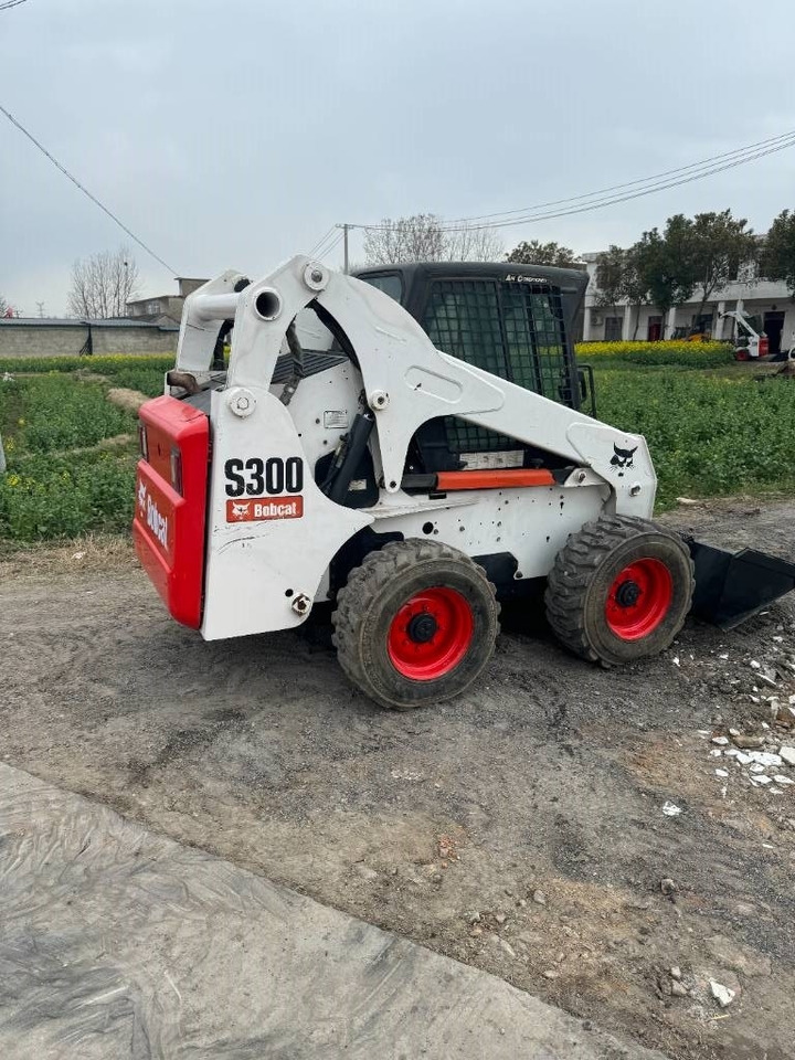 Bobcat S 300 - Mini utovarivač: slika 3 Bobcat S 300 - Mini utovarivač: slika 3