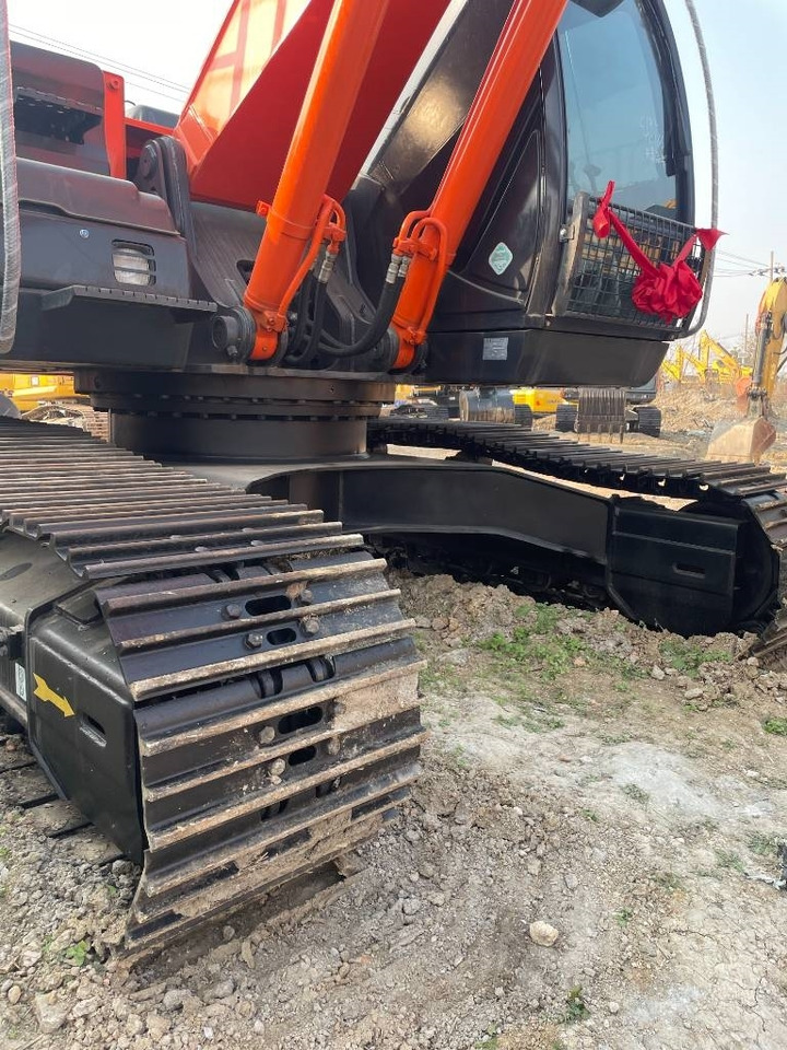 Hitachi ZX 210 - Bager guseničar: slika 2 Hitachi ZX 210 - Bager guseničar: slika 2