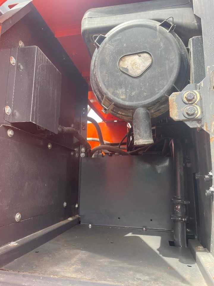 Hitachi ZX 240 - Bager guseničar: slika 2 Hitachi ZX 240 - Bager guseničar: slika 2