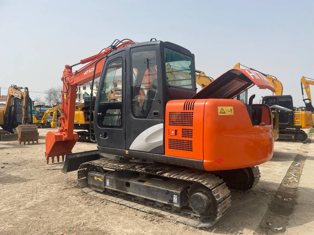 Hitachi ZX 70 - Mini bager: slika 1 Hitachi ZX 70 - Mini bager: slika 1