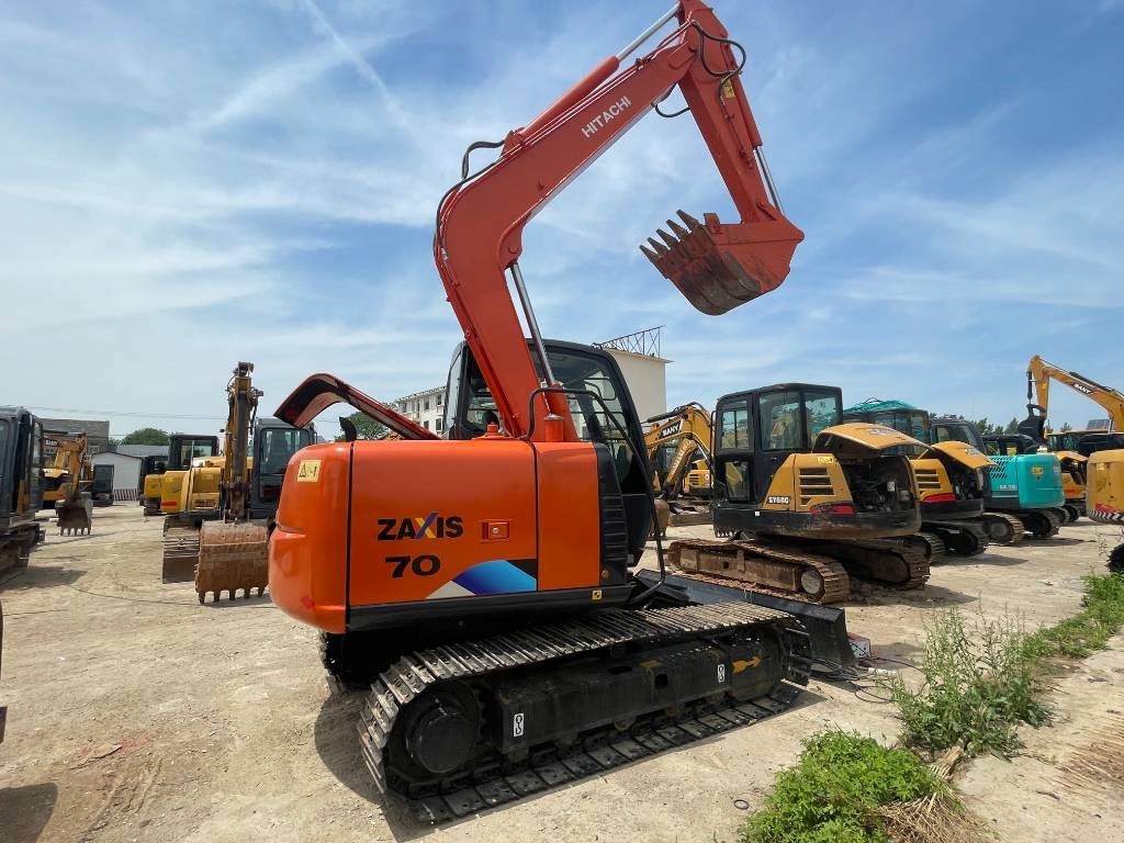 Hitachi ZX 70 - Mini bager: slika 1 Hitachi ZX 70 - Mini bager: slika 1