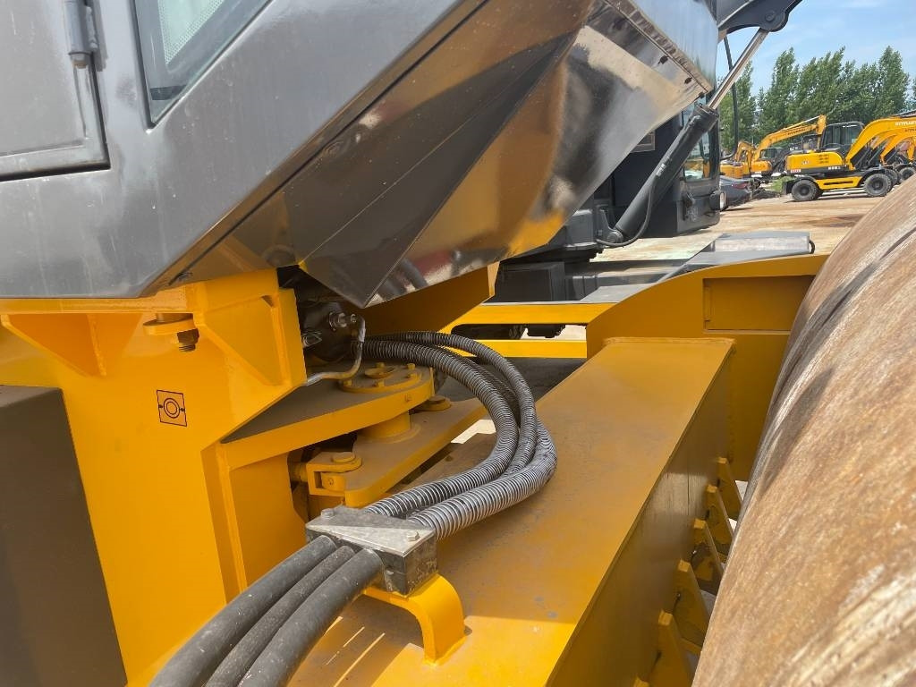 XCMG XS 223 J - Kompaktor: slika 3 XCMG XS 223 J - Kompaktor: slika 3