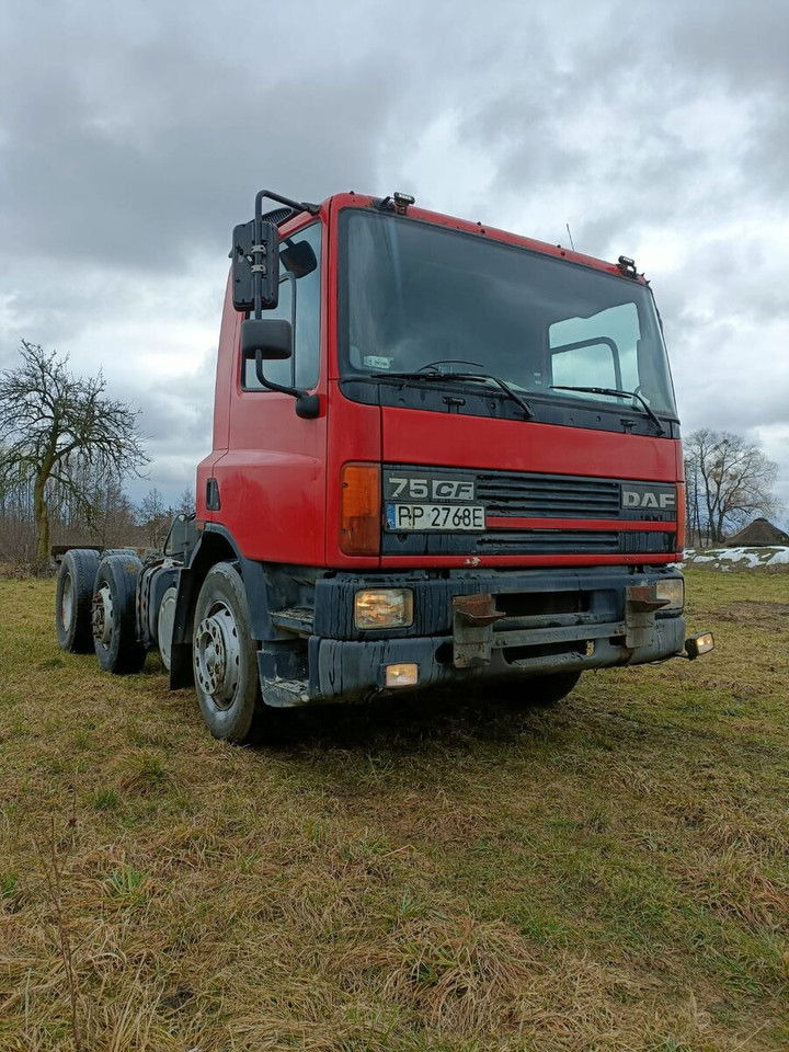 DAF CF 75.250 - Kamion sa golom šasijom i zatvorenom kabinom: slika 2 DAF CF 75.250 - Kamion sa golom šasijom i zatvorenom kabinom: slika 2
