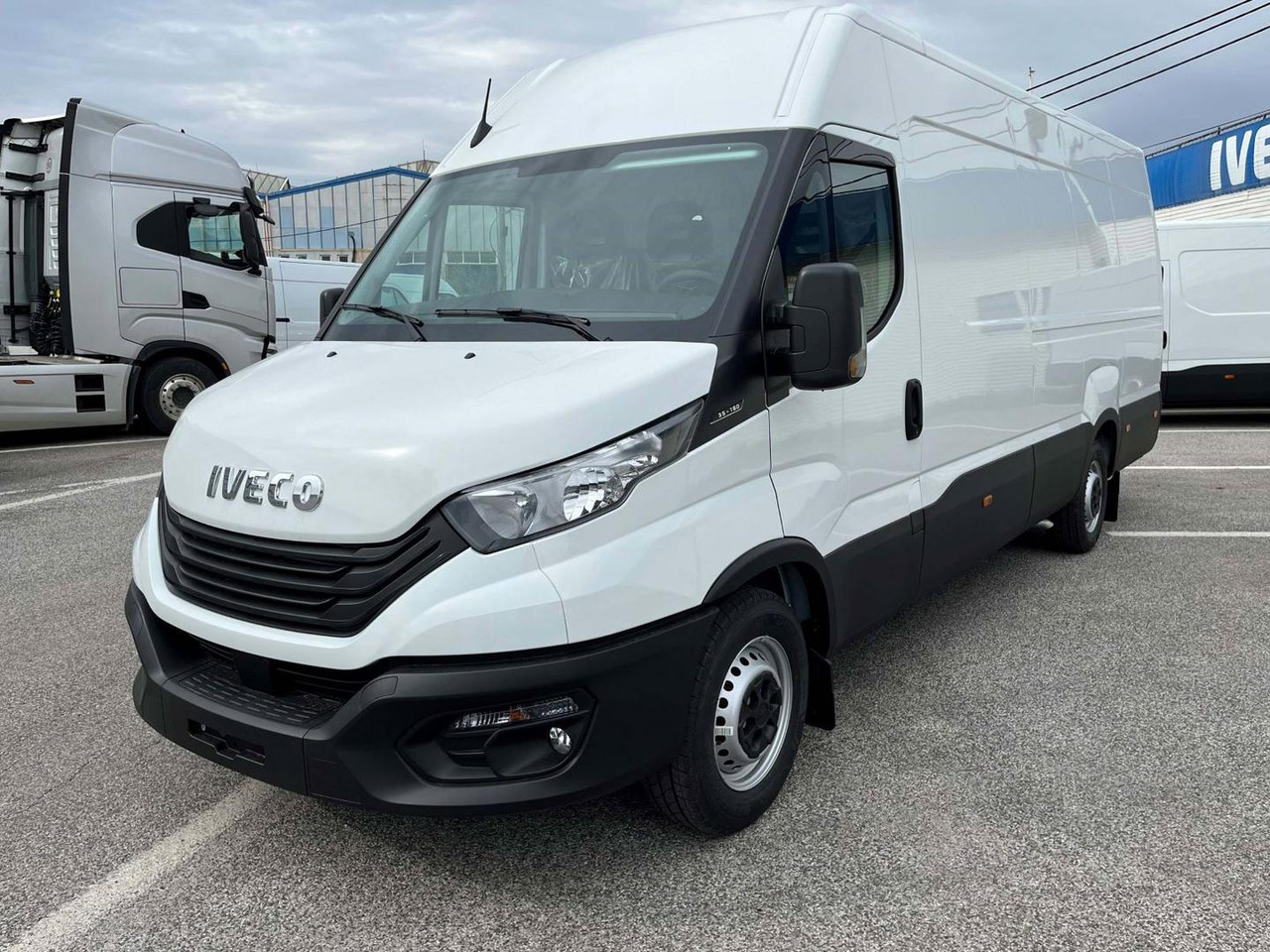 Iveco DAILY VAN, 3.0 D 176k, 35S18H V Evolution H2 - Furgon: slika 1 Iveco DAILY VAN, 3.0 D 176k, 35S18H V Evolution H2 - Furgon: slika 1
