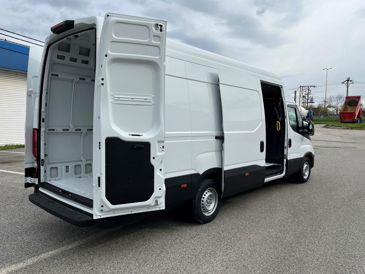 Iveco DAILY VAN, 3.0 D 176k, 35S18H V Evolution H3 - Furgon: slika 4 Iveco DAILY VAN, 3.0 D 176k, 35S18H V Evolution H3 - Furgon: slika 4