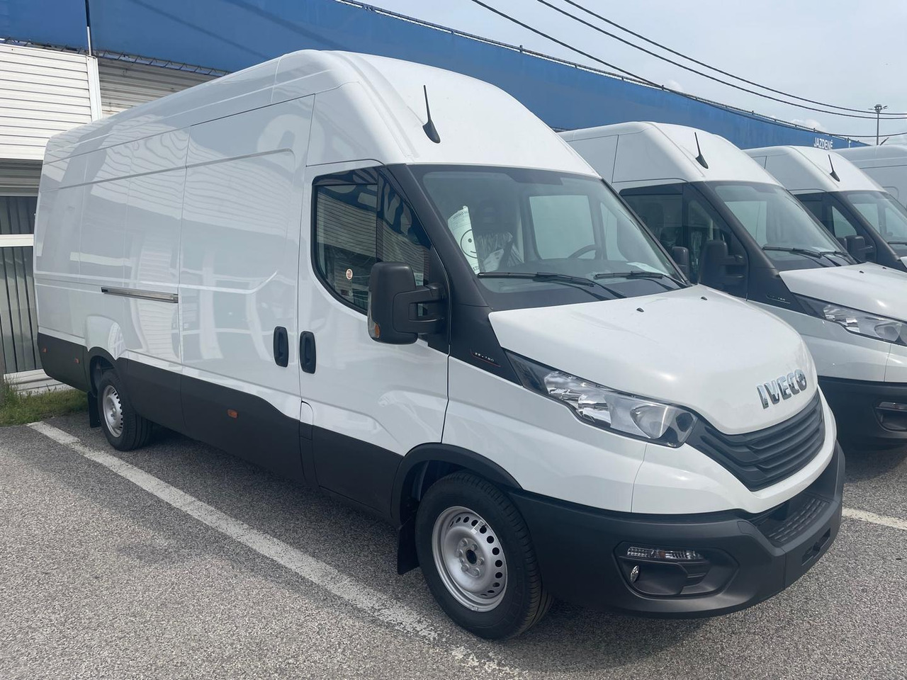 Iveco DAILY VAN, 3.0 D 176k, 35S18H V Evolution H3 - Furgon: slika 1 Iveco DAILY VAN, 3.0 D 176k, 35S18H V Evolution H3 - Furgon: slika 1